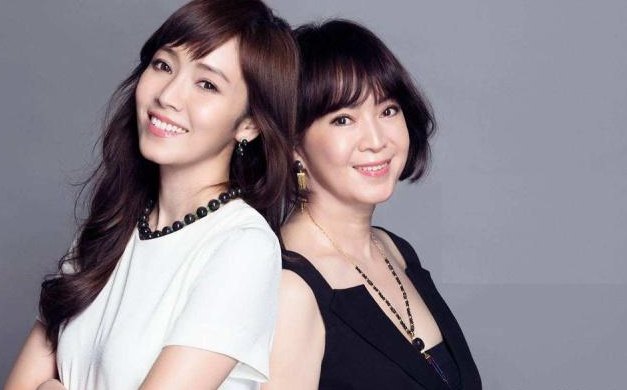 侯佩岑|湾湾三大妈：大s妈妈、李靓蕾妈妈、侯佩岑妈妈，哪个妈妈更厉害？