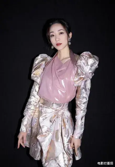 春晚|卫视春晚比美:baby离婚后美呆,关晓彤衣品没得挑,杨幂惊艳全场