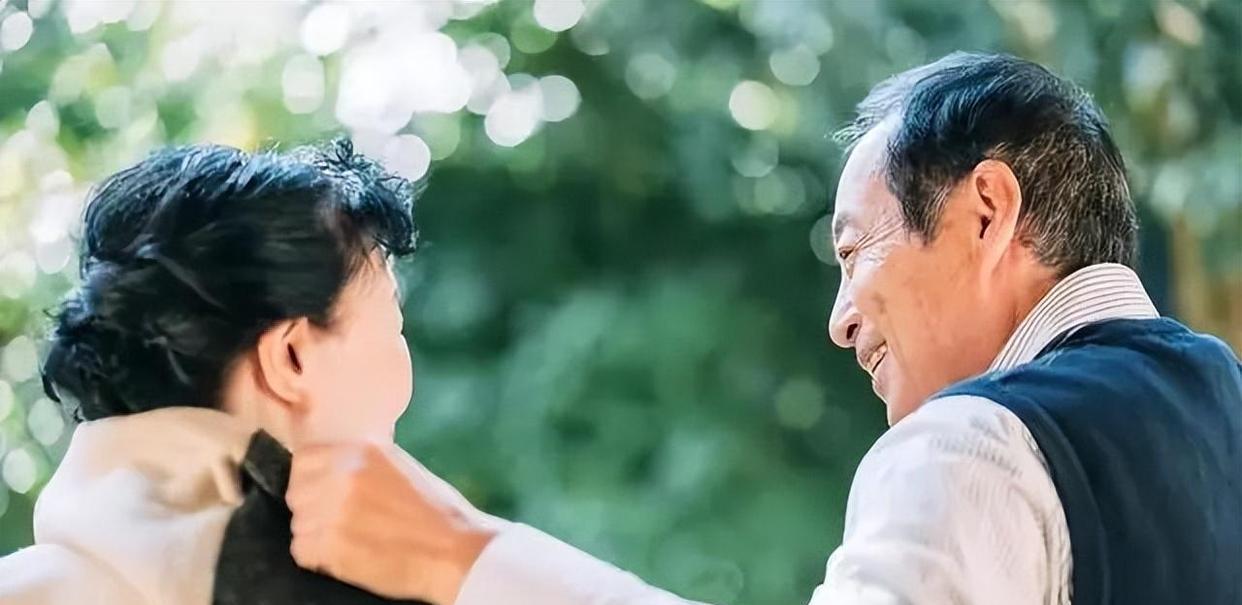 |老领导办完退休手续,从容优雅离开,看透这5点让自己活得通透