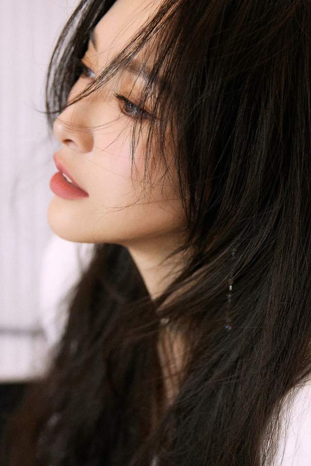 唐嫣|唐嫣气质出众戒指暴露年龄