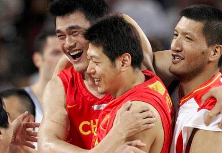 巩晓彬|CBA球员谁比较像巩晓彬？蒋兴权坦言他2方面都像，曾经折服姚明
