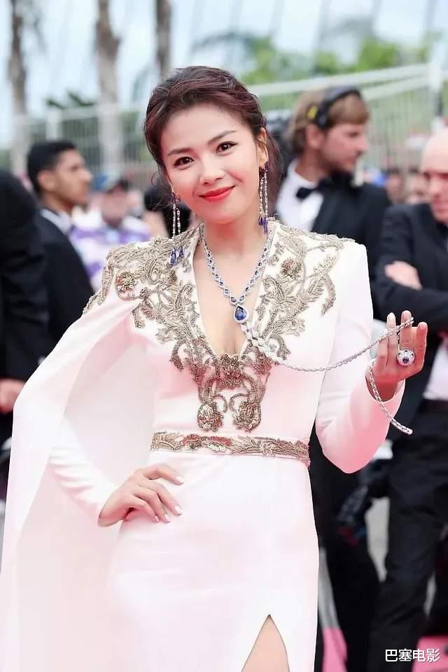 景甜|国内女星走戛纳红毯，铆足劲，有人好笑丢脸，有人惊艳老外太争气