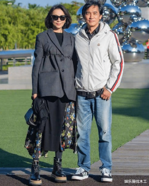 梁朝伟|刘嘉玲夫妇曝骑行照！梁朝伟站立骑车意气风发，白发变黑少年感足