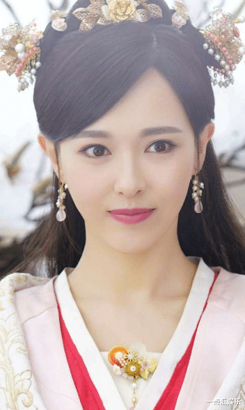 唐嫣|曝东方卫视春晚主持阵容，唐嫣站最显眼位置，不是C位却胜过C位