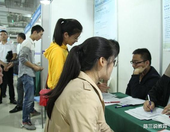 大学生|大学生“光环”没啦?现如今沦为“廉价”大学生,原因竟是这样