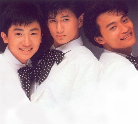 赵露思|明明长了一张相似的脸,一个帅一个“土”,颜值差距太大了