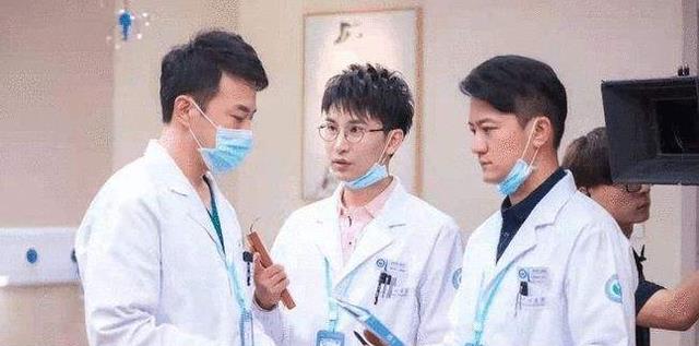 国企|“理想男友”职业排名出炉，国企职员无奈垫底，榜首成“香饽饽”