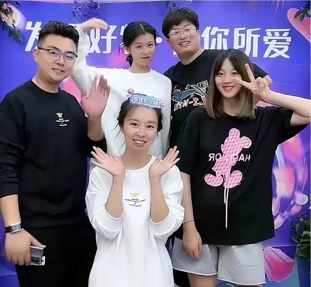 街拍|田舅舅为姐姐发声，田静称许妈姚爸的债也是自己的，否认婆媳不和