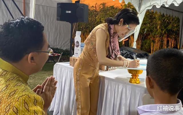 诗妮娜|?37岁诗妮娜不掩饰野心，发文炫耀宫廷首饰，下一步目标是王冠