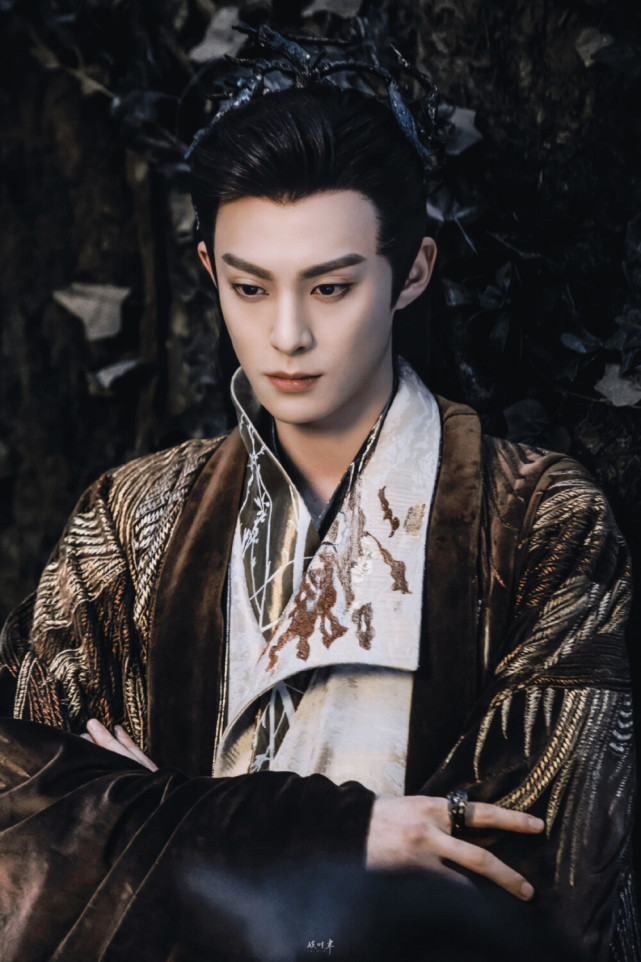 无名|王鹤棣几种经典造型,现代造型非常亮眼