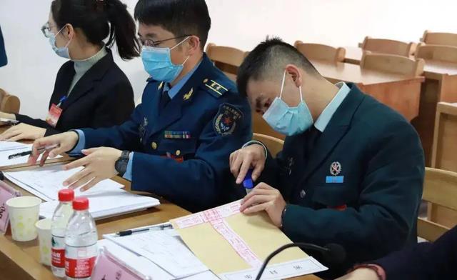 张爱萍|军队文职待遇香甜，却90%的人都考不上，普通毕业生差在哪里？