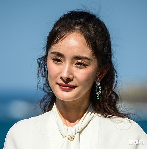 杨幂|有一种“毁容”叫眼睛凹陷！杨幂比同龄人老10岁，陶虹直接认不出