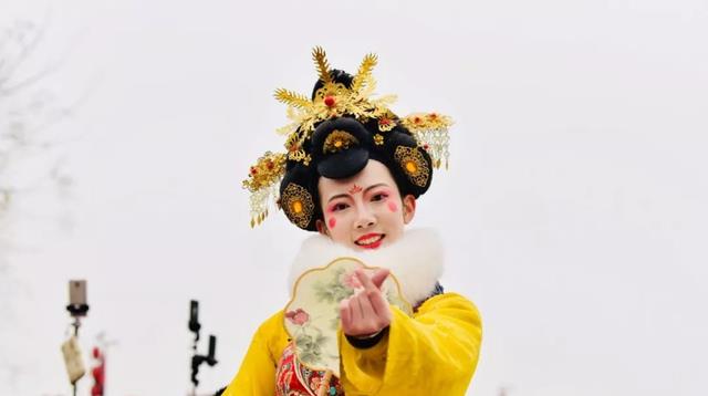 朱珠|不倒翁小姐姐复出、朱珠产后拍戏遭吐槽，何必对女性那么大的恶意