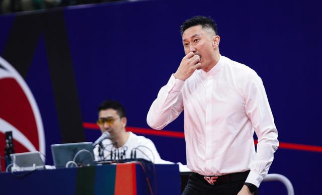 广东男篮|正式确定！广东宏远签下新外教成为杜锋好帮手