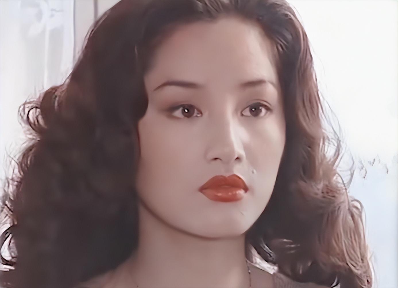 演唱会|女星瞿颖移居泰国现状！住豪宅打网球太舒适，皮肤黝黑尽显野性美