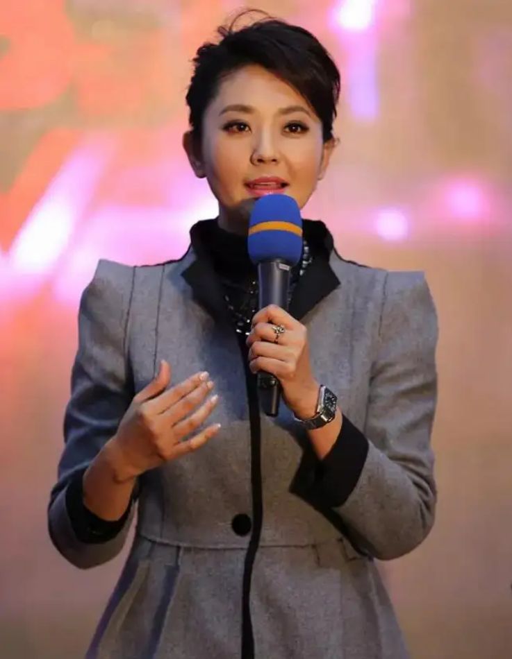 方琼|央视主持人方琼：15岁丧父，29岁嫁大8岁副台长，如今成人生赢家