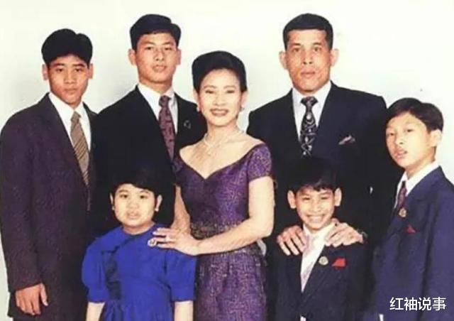 |二王妃电影旧照曝光，跟男主角深情相拥，难怪当不了十世王后