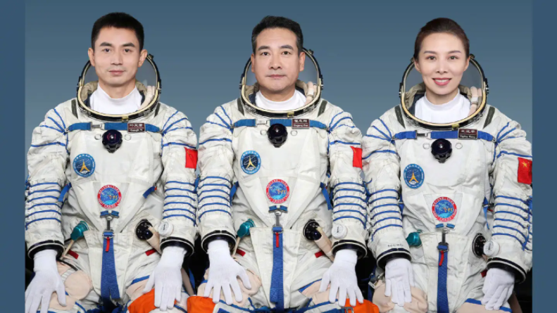 隋俊波|王亚平：发文了，在发大朋友圈，领略一下女英雄的妙笔生花....