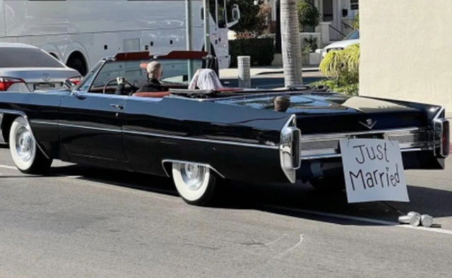 考特尼|恭喜！43岁考特尼与丈夫巴克正式结婚，两人远赴海滨甜蜜度假