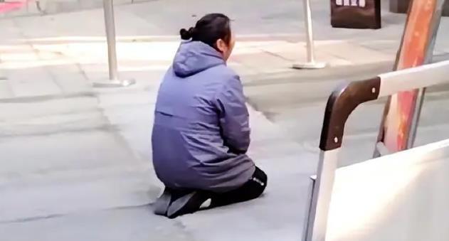 胡鑫宇事件出现新进展,警方向家属作出通报,倾向厌学主动离校