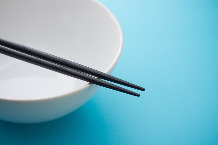 牙齿|饭前烫碗、饭后刷牙…这些看似“卫生”的好习惯，你可能都做错了