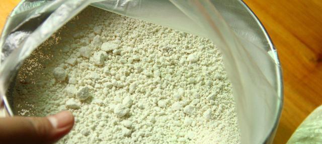 原来面粉里放“一张纸”,不生虫不结块,建议看完赶紧告诉家里人