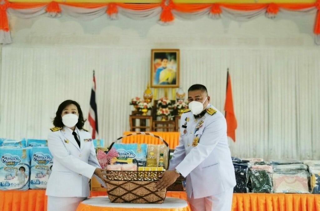 泰国公主诞辰之际 国王王后御赐物资
