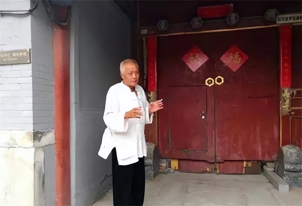 爱新觉罗的后裔安林,在京城蹬了40年三轮车,一小时150元不讲价