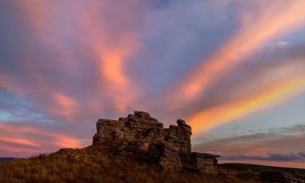 莒县|秋染阿斯哈图石林