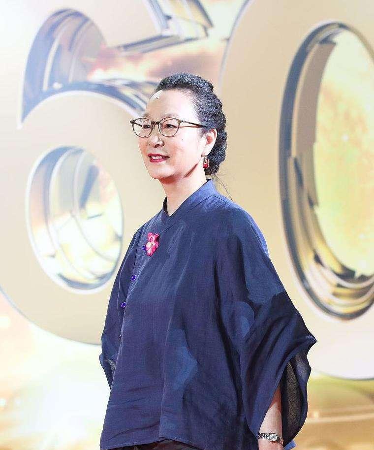 奚美娟|配角奚美娟碾压主角杨幂,原来厉害的女人,都不要婚姻不靠男人