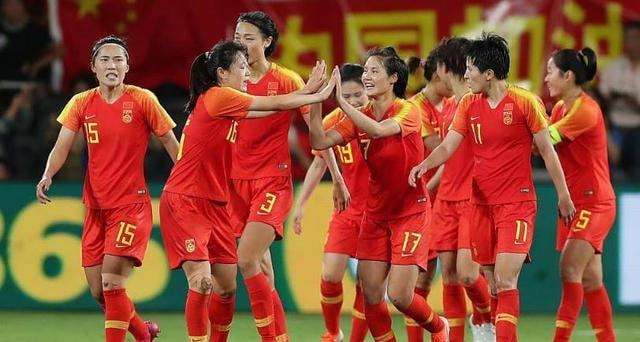 越位|3-2到3-1，中国女球王造3球+越位帽子戏法，三叉戟完美首秀进四强