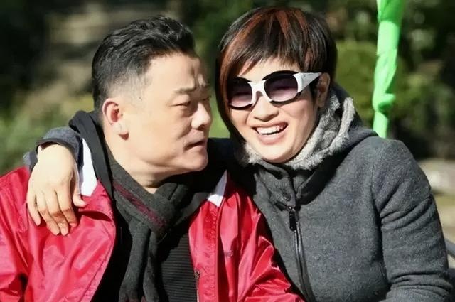 周立波|温州女富豪胡洁：前夫由司机变巨贪，再婚嫁给喜剧演员周立波