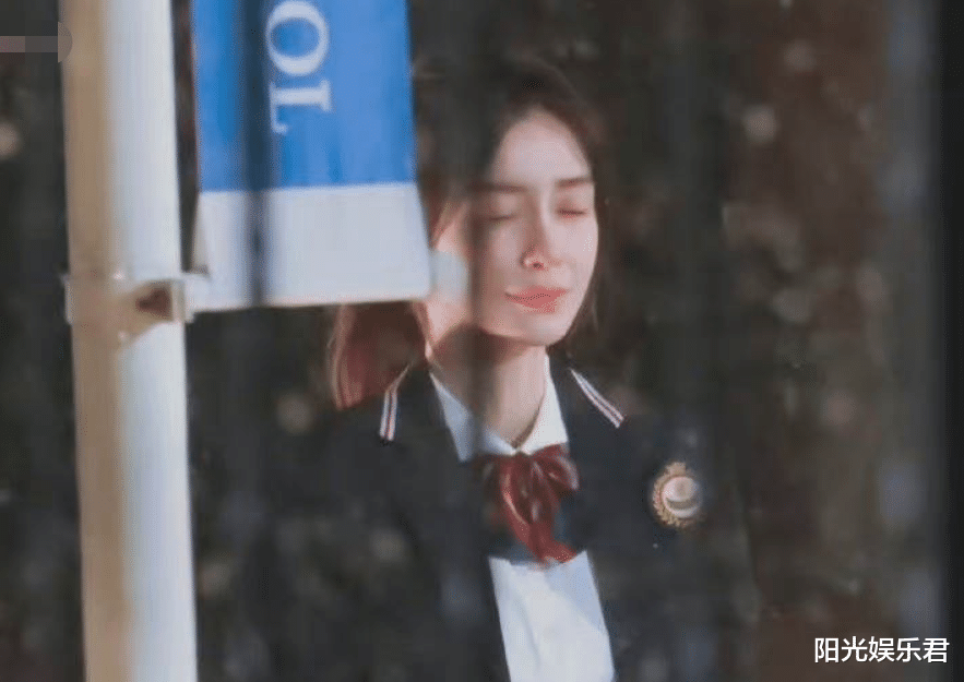 Angelababy|别把冻龄当少女感，33岁杨颖穿校服演戏，是真不合适