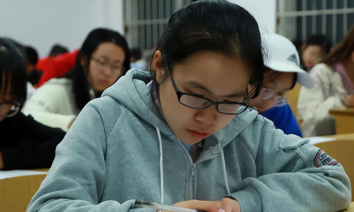 神魔大陆|陪读母亲坦言：如果可以重来，不会同意女儿考研，一番话引起共鸣