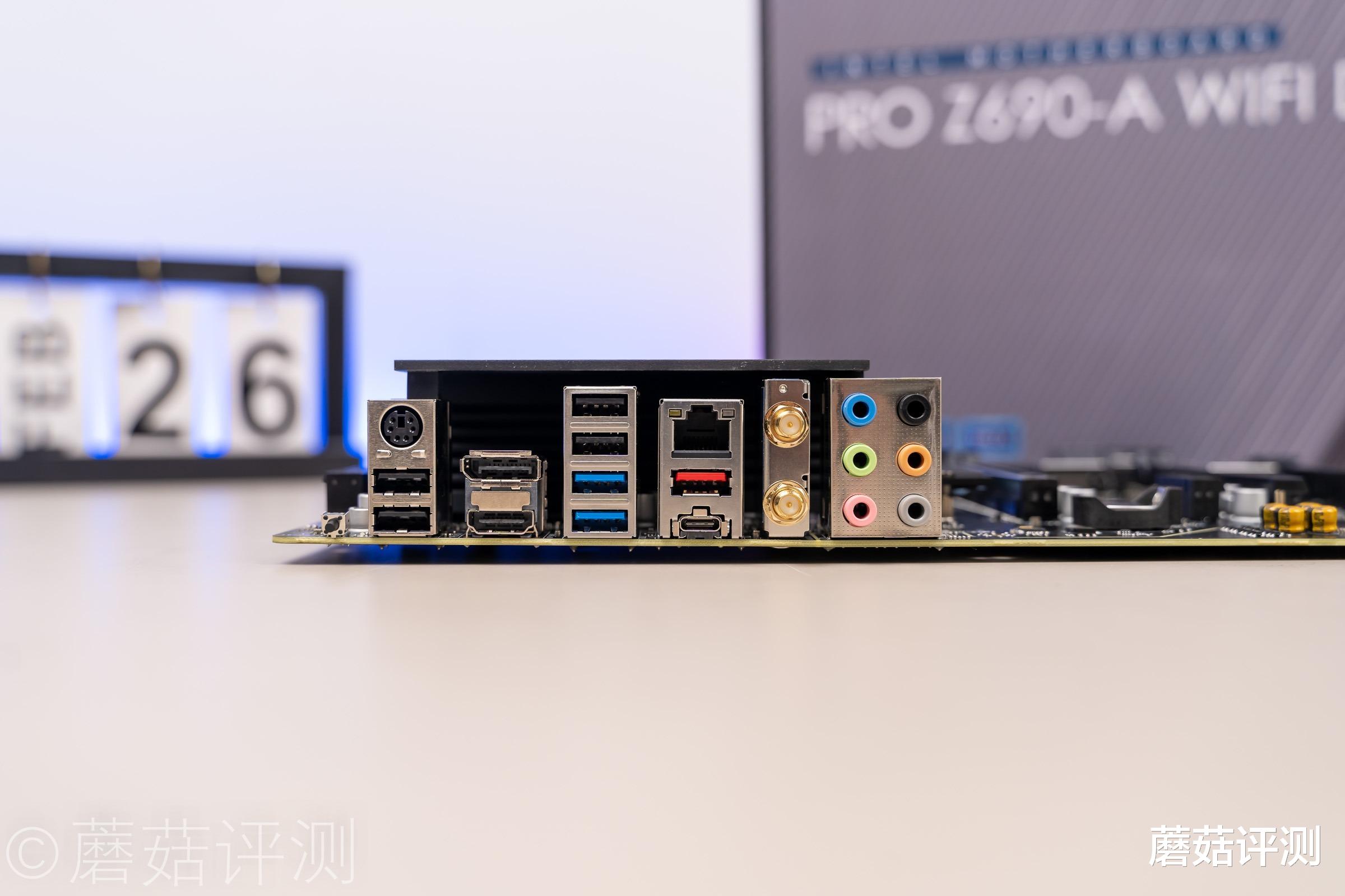 折叠屏|困在家里无事做？整台主机打游戏吧！准备10年不换电脑的一次装机