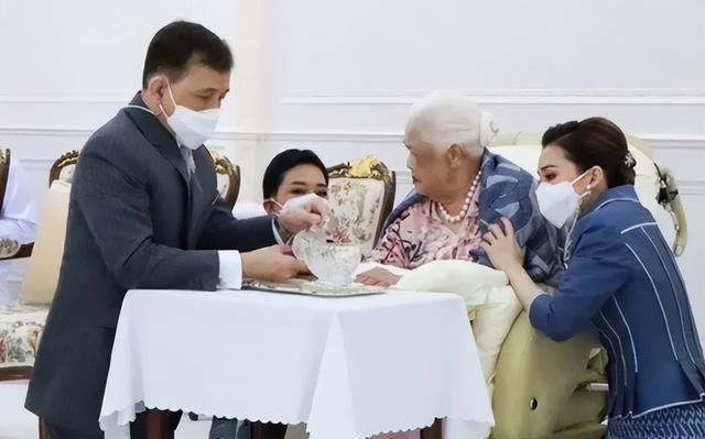 苏提达|苏提达待遇从优拔得头筹，独家海报炫耀恩宠，帕公主亲自陪同出镜