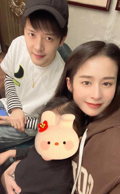 颖儿|颖儿晒与赵露思合照,两位甜妹罕见同框超养眼,看不出10岁年龄差