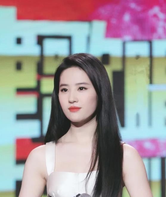 刘亦菲|曾打败周迅获得小龙女角色,获180万成人礼,刘亦菲为何失去专宠