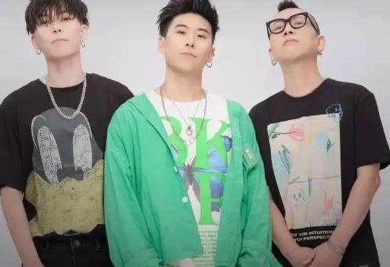 春晚|从爆红到落寞的9个组合，有人街头摆摊，有人因私生活混乱被唾弃