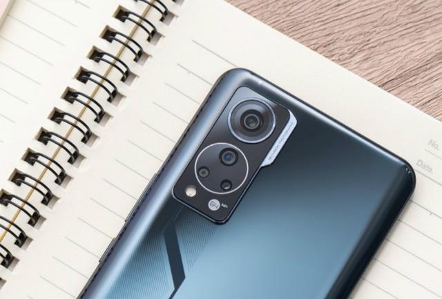 中兴|价格跌至新低 到手价2098元 中兴Axon30屏下版值得买吗？