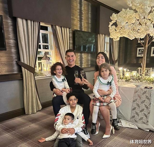 C罗|C罗女友每月获转账巨额生活费，曾遭亲戚批忘本，也在暗地里反击