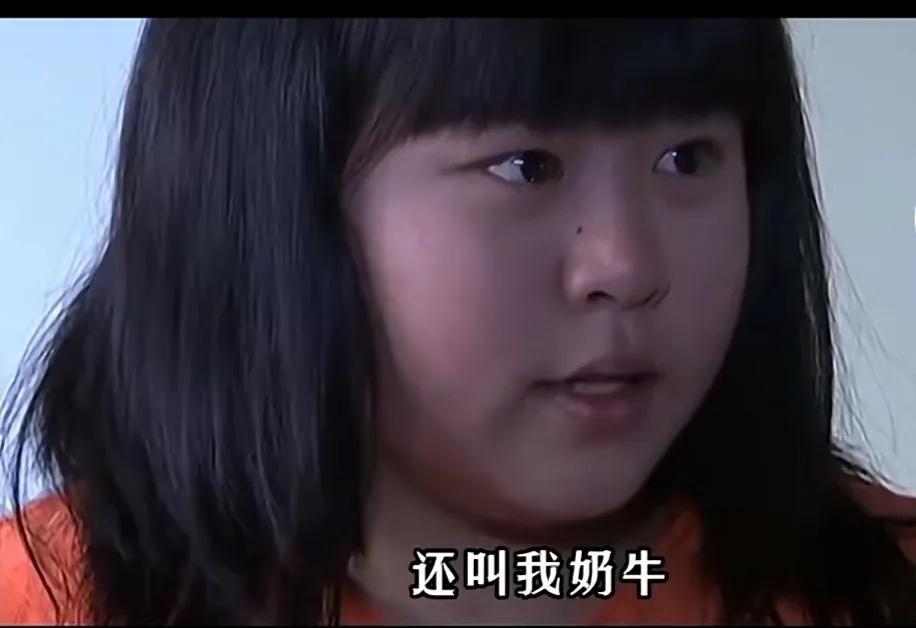 青春期女孩因发育早,被男同学嘲笑叫奶牛,她竟然这样做