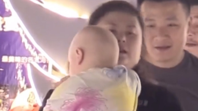 王琦|懒理老公娶小三谣言，王琦抱光头儿子逛商场，肚大如箩似临盆在即