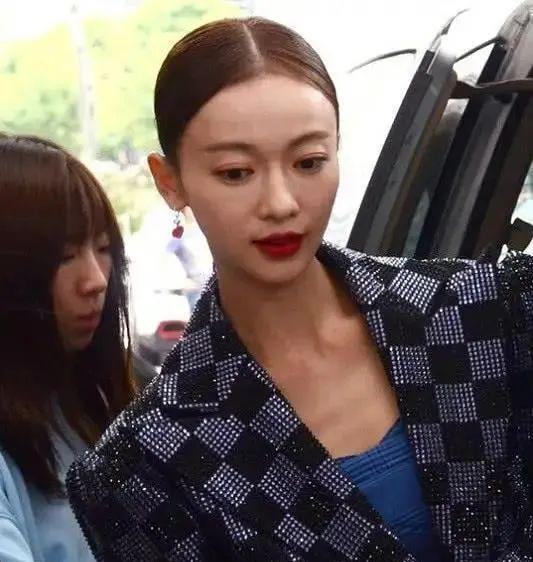 生图|镜头前美艳，真人干瘪，头大肩窄，排骨胸，这11位女星反差太大