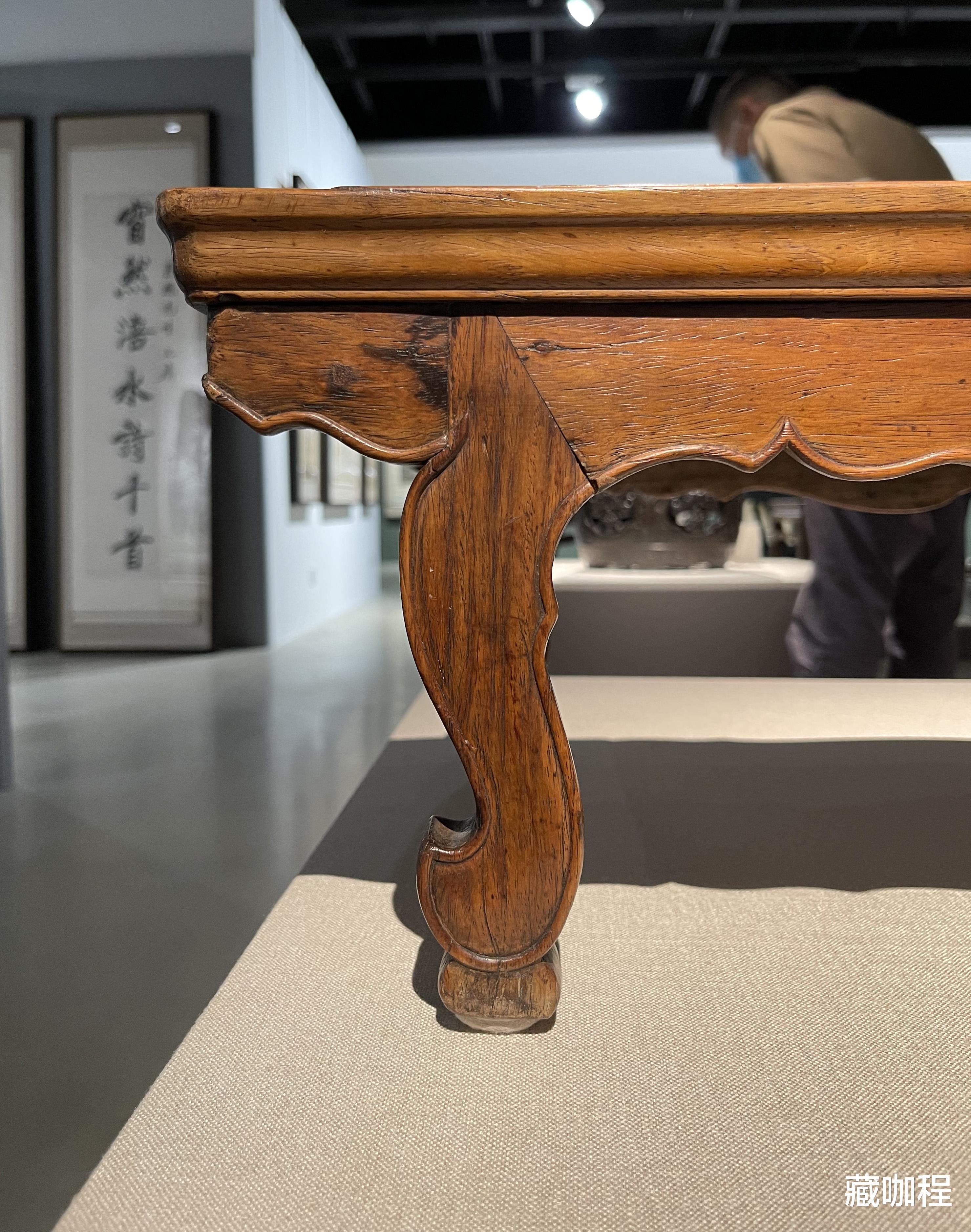 80年代|样式高古、宋元遗风，黄花梨三弯腿炕案插肩榫造