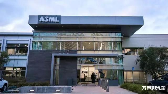 阿斯麦尔|国产EUV光刻机再突破？“警告”无用的ASML，或将要开始发招了！