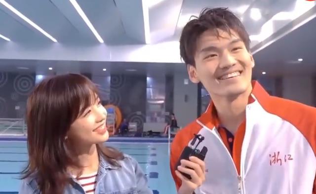 王冰冰|王冰冰官宣恋情!男方花样表白,星星眼采访曝光,网友:我心冰凉