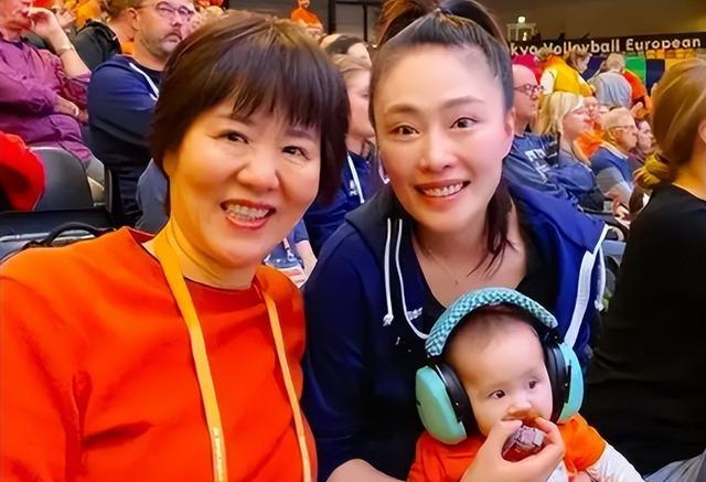 太阳队|女排名将马蕴雯晒近照！3岁混血女儿出镜，退役后随丈夫定居美国