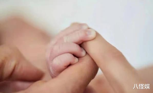 林志玲|林志玲晒全家福庆结婚3周年,小王子皮肤白皙,小手长大好多