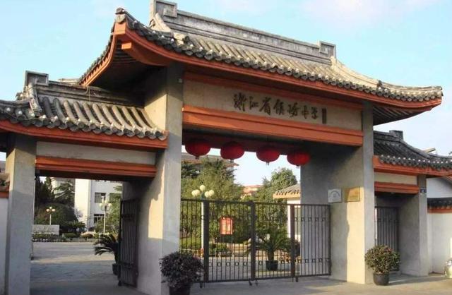 高校|我国高中百强榜新鲜出炉，华师一附中令人佩服，上海中学无缘前五